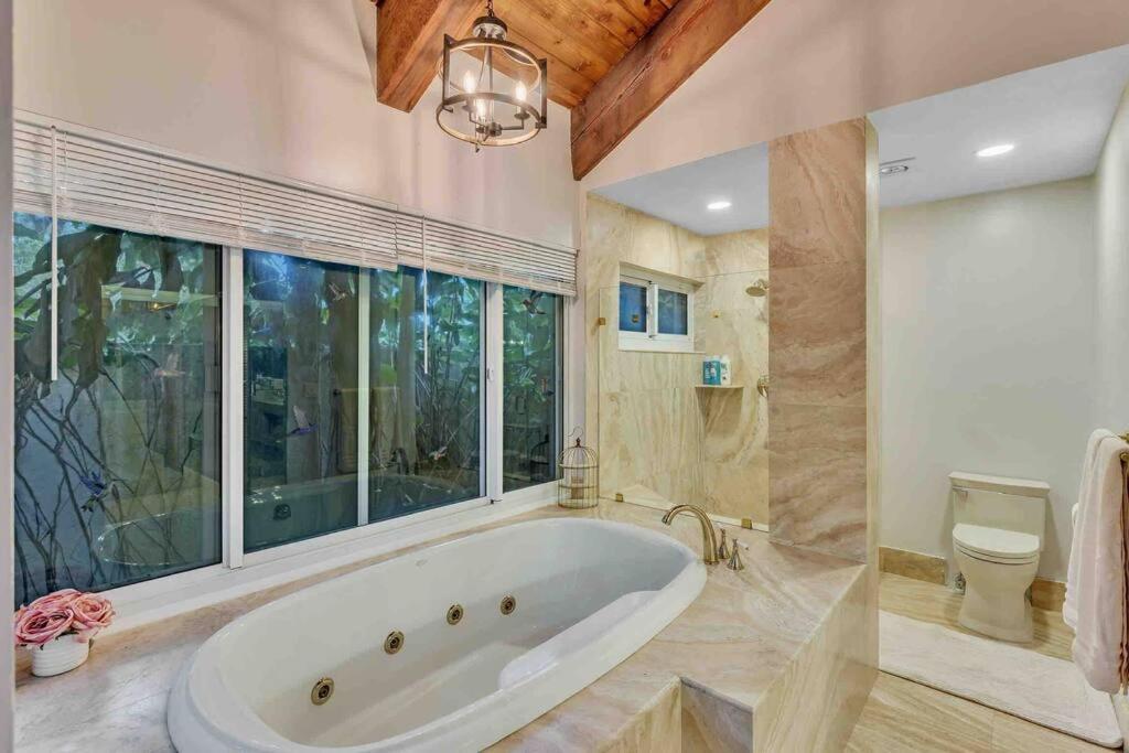 Rare Hidden Getaway Heated Pool 1.5 Acres! Sleeps 16 Villa ฟอร์ต ลอเดอร์เดล ภายนอก รูปภาพ