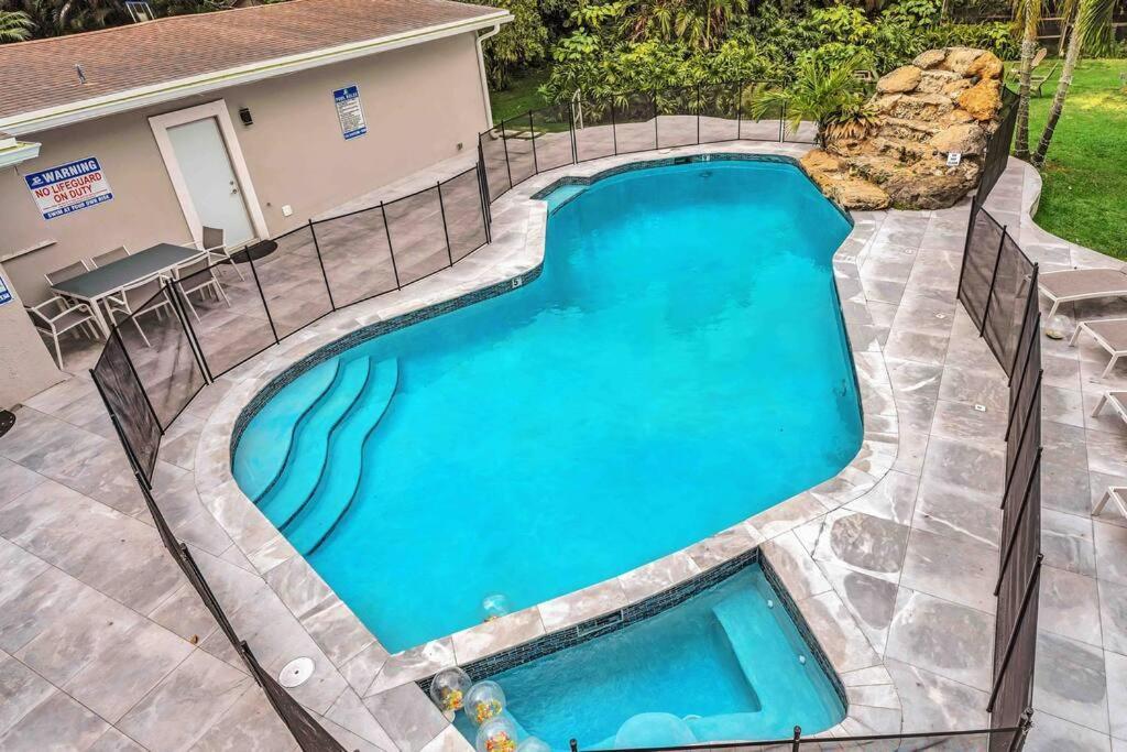 Rare Hidden Getaway Heated Pool 1.5 Acres! Sleeps 16 Villa ฟอร์ต ลอเดอร์เดล ภายนอก รูปภาพ