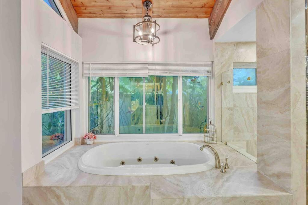 Rare Hidden Getaway Heated Pool 1.5 Acres! Sleeps 16 Villa ฟอร์ต ลอเดอร์เดล ภายนอก รูปภาพ